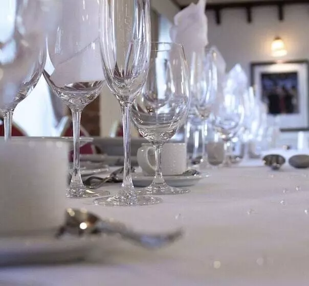 فندق Slaters Country Inn