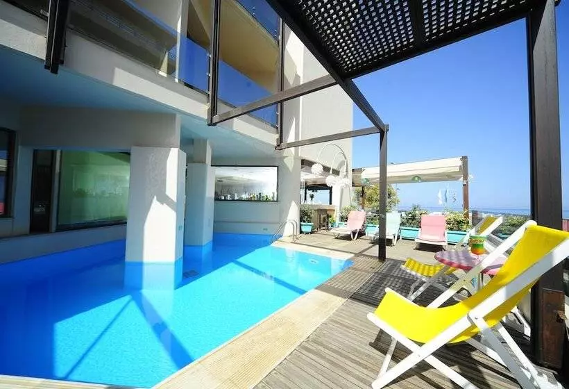 Steris Elegant Beach Hotel & Apartments