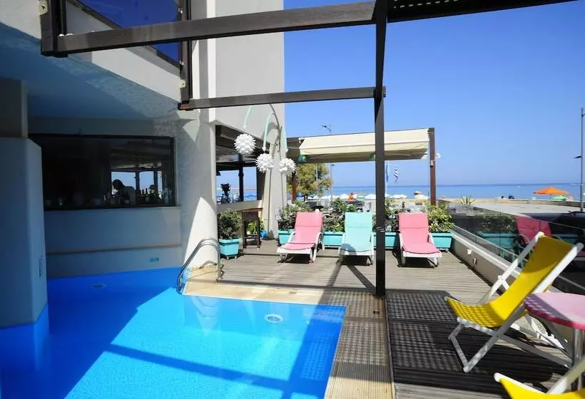 Steris Elegant Beach Hotel & Apartments