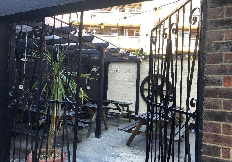 هاستل Publove @ The Steam Engine Waterloo