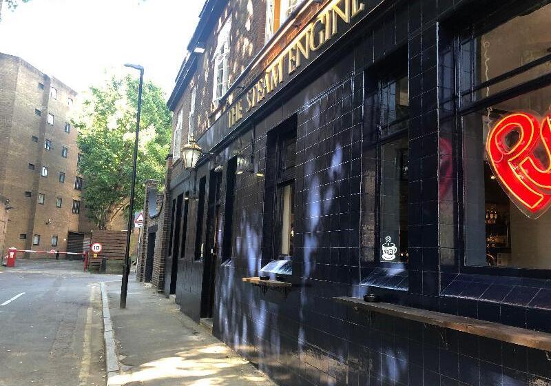 هاستل Publove @ The Steam Engine Waterloo