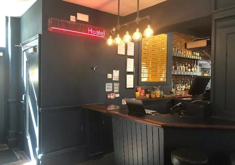 ユースホステル Publove @ The Steam Engine Waterloo