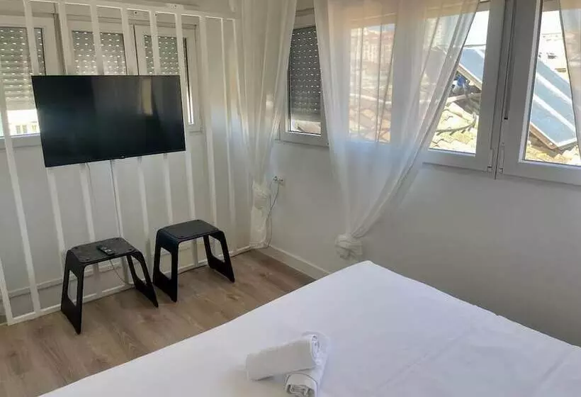 Hostelli Malaga City Suites