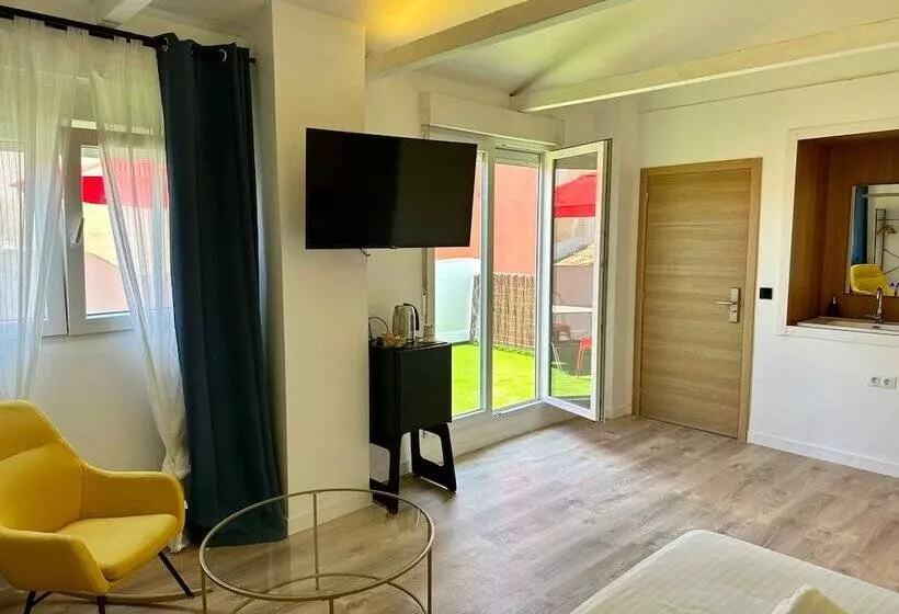 Hostelli Malaga City Suites