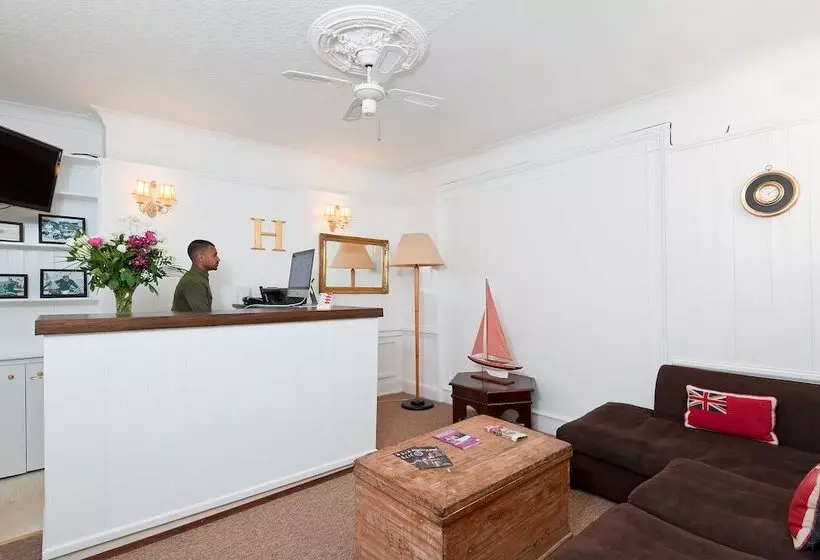 هتل Hamptons Brighton