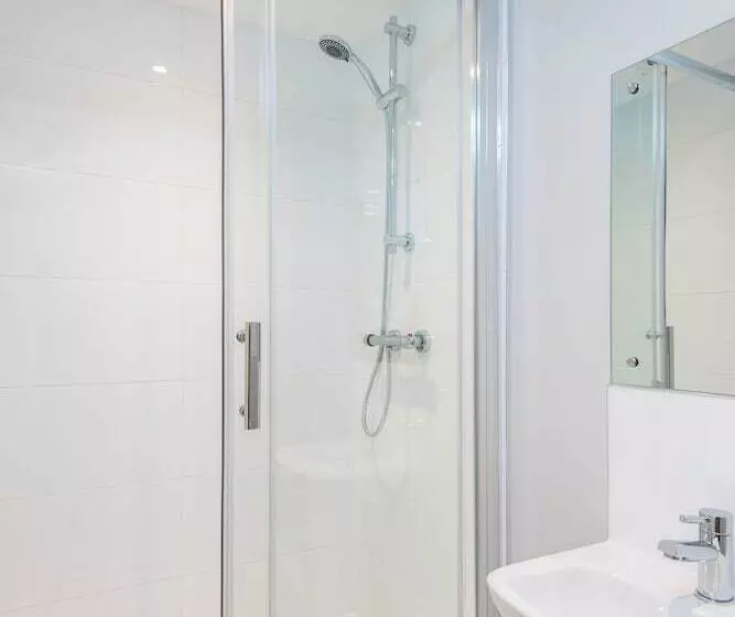 هتل Hamptons Brighton