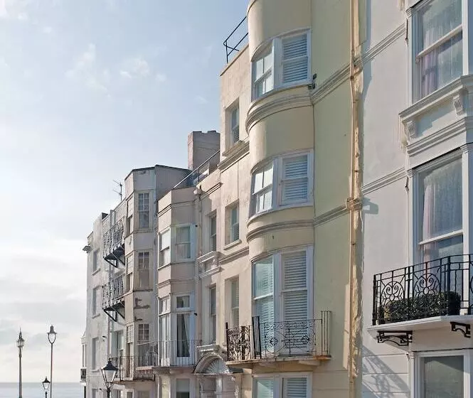 هتل Hamptons Brighton