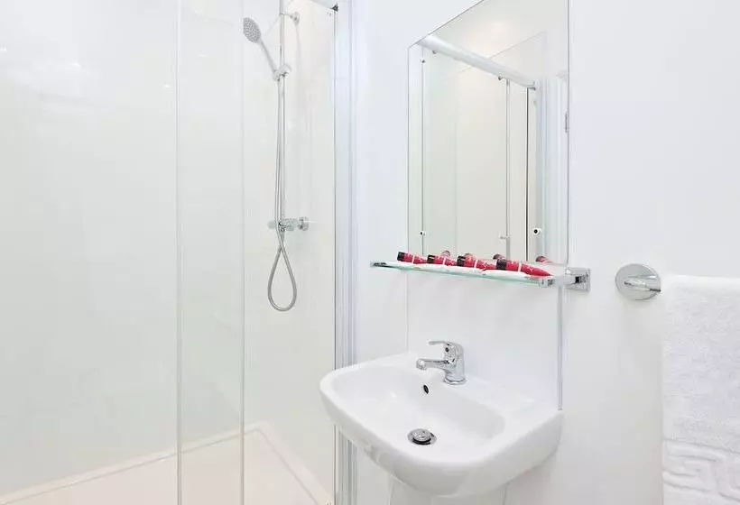 هتل Hamptons Brighton