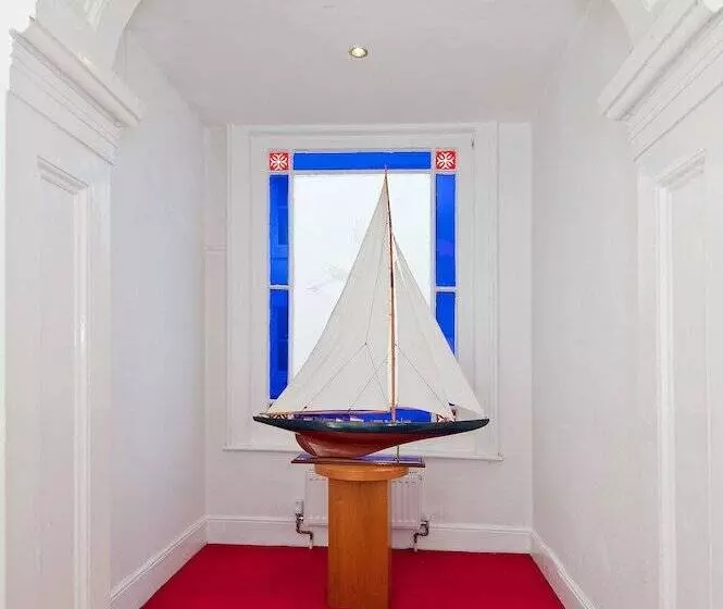 هتل Hamptons Brighton