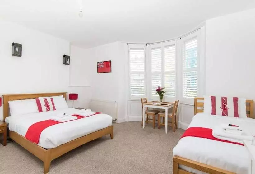 هتل Hamptons Brighton