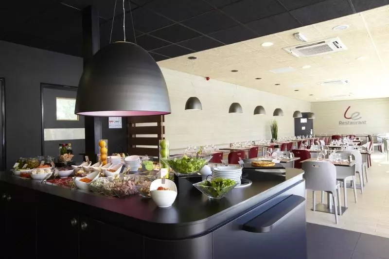 Отель Moxy Amiens