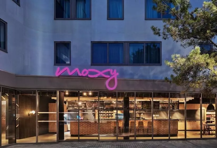Отель Moxy Amiens