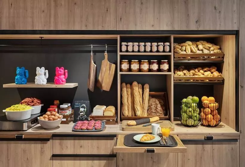 Отель Moxy Amiens