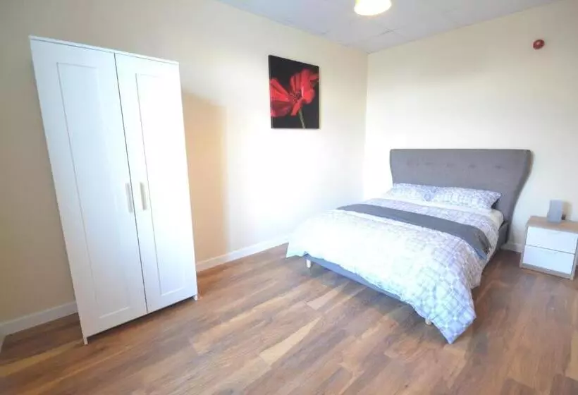 Hotel Premier Lodge Central