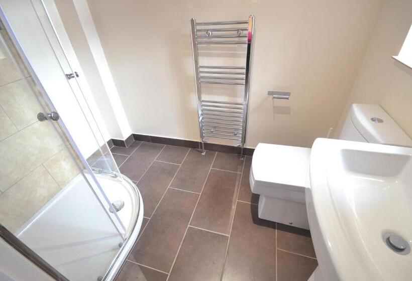 فندق Premier Lodge Central