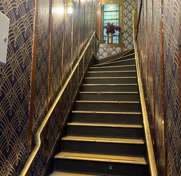 The Walrus Bar And Hostel