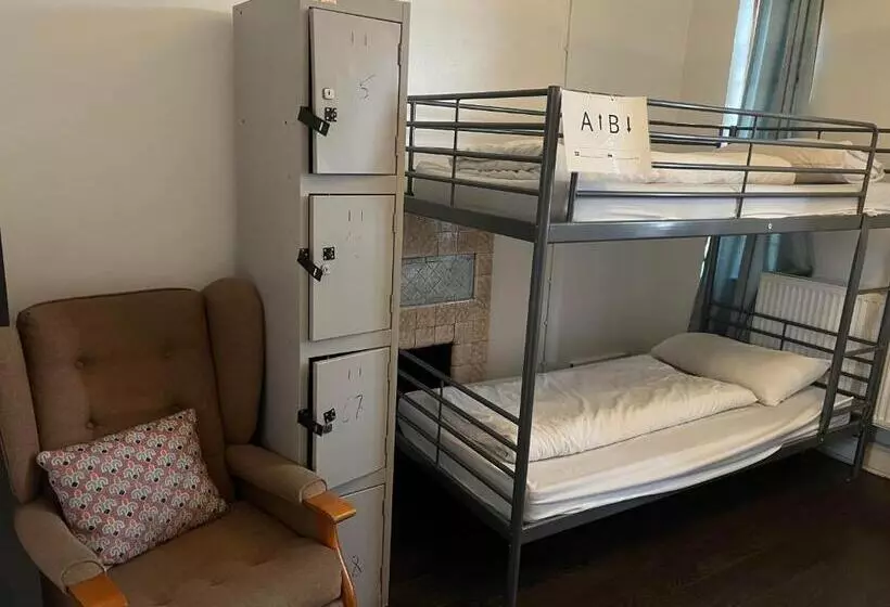 The Walrus Bar And Hostel