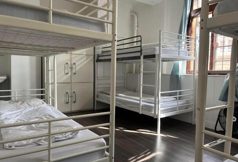 The Walrus Bar And Hostel