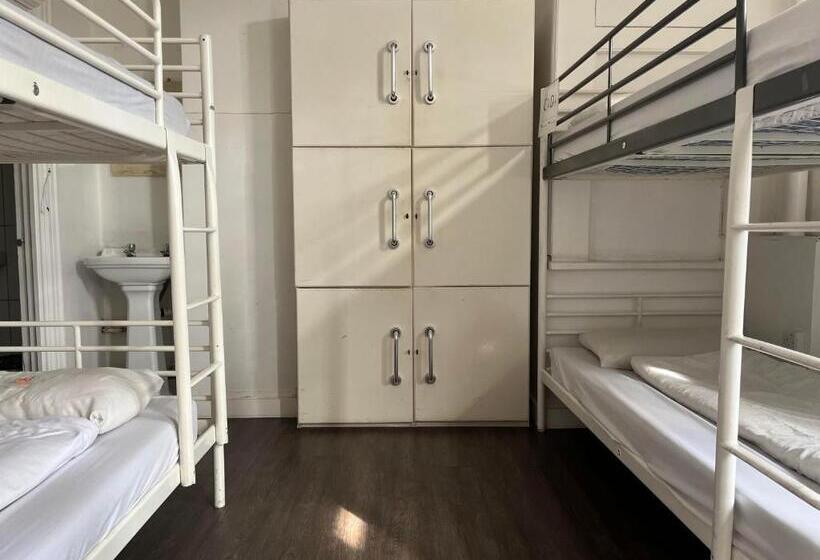 The Walrus Bar And Hostel