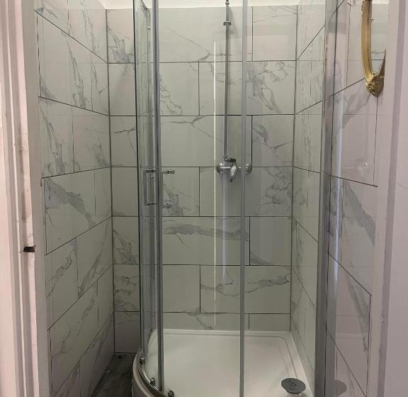 The Walrus Bar And Hostel