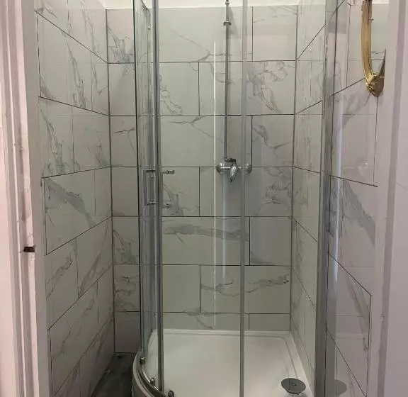 The Walrus Bar And Hostel