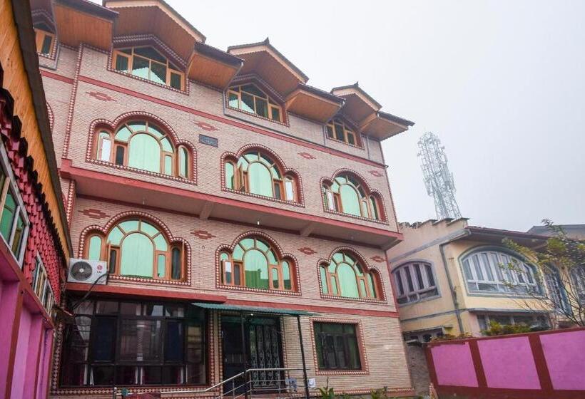 Hotel Oyo 66476  Divine Kashmir