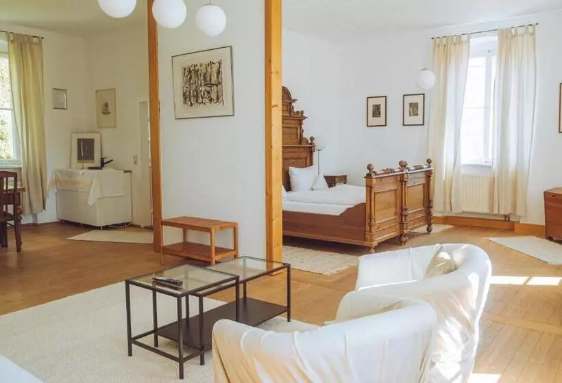 Hotelli Schloss Raitenbuch