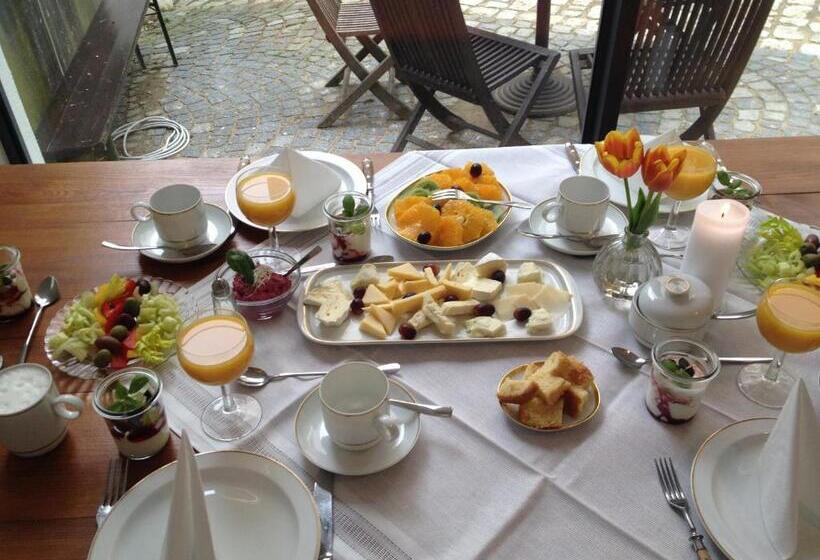 Hotel Schloss Raitenbuch