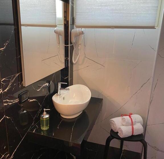 پانسیون Th Luxury Fly