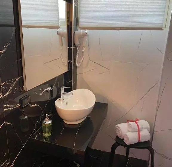 پانسیون Th Luxury Fly