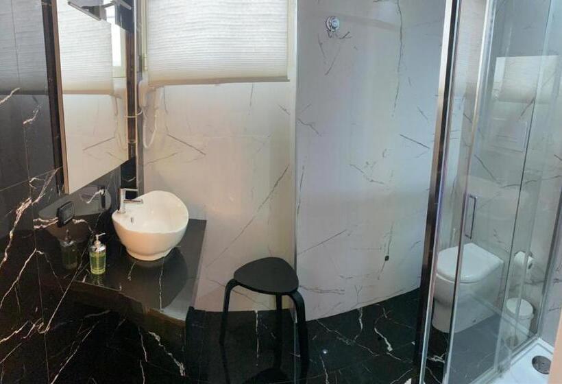 پانسیون Th Luxury Fly