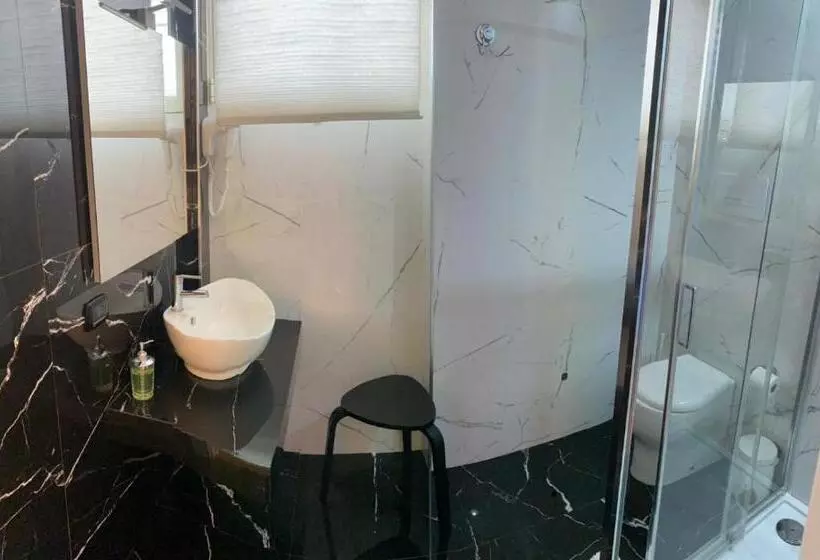 پانسیون Th Luxury Fly