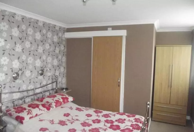 צימר Tudor House