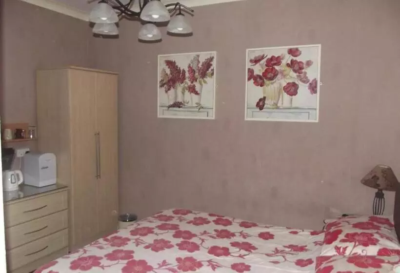 צימר Tudor House