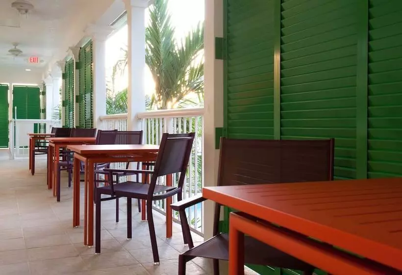 Отель Almond Tree Inn Adults Only