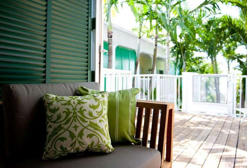 فندق Almond Tree Inn  Adults Only