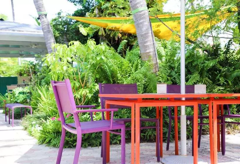 Отель Almond Tree Inn Adults Only