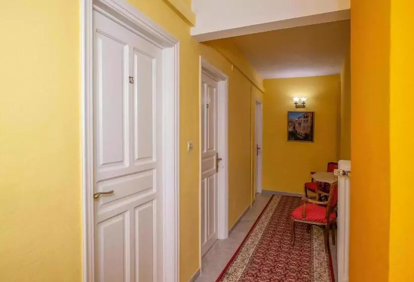 Hotel Byron Traditional