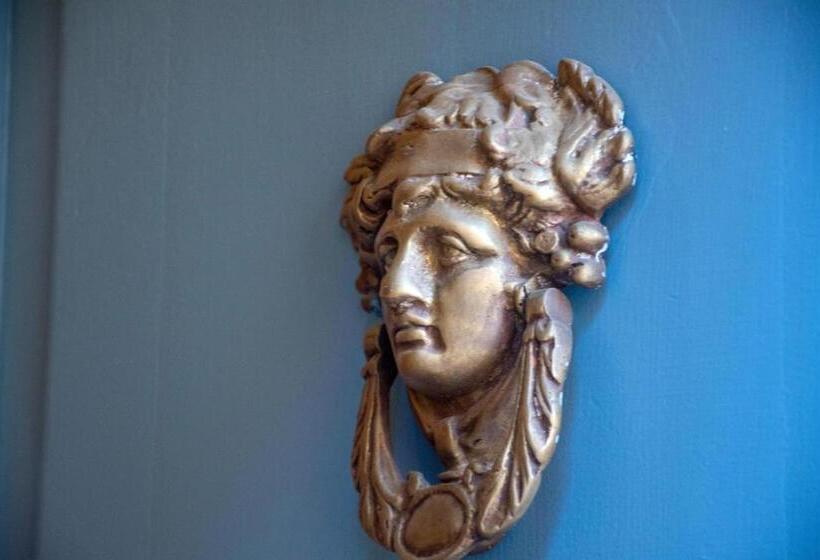 בית מלון כפרי Byron Traditional