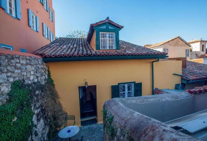 בית מלון כפרי Byron Traditional