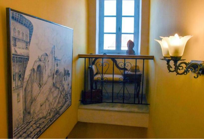 בית מלון כפרי Byron Traditional