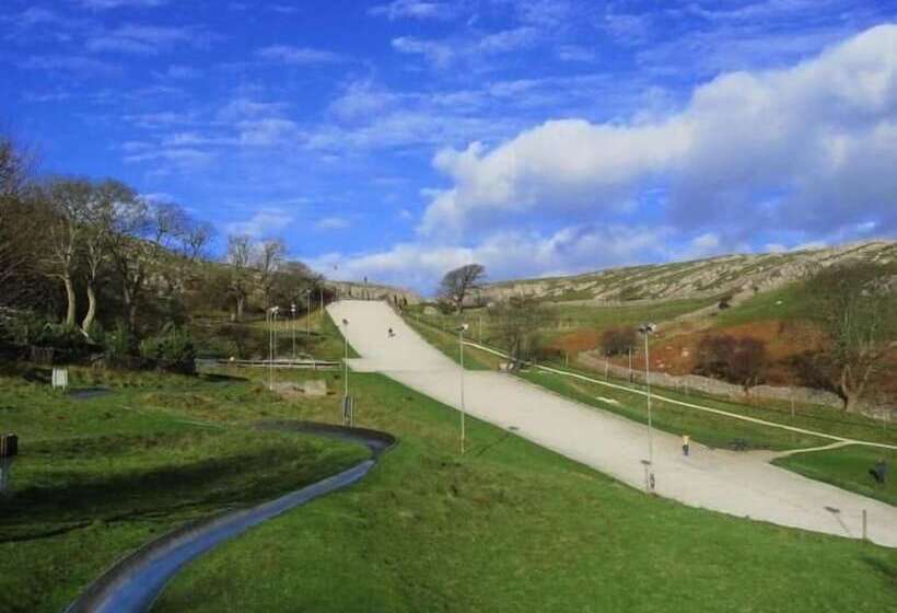 בית מלון כפרי Grand Ash