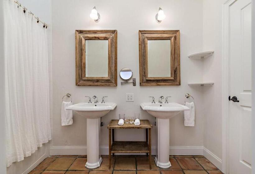 هتل Grandview Gardens