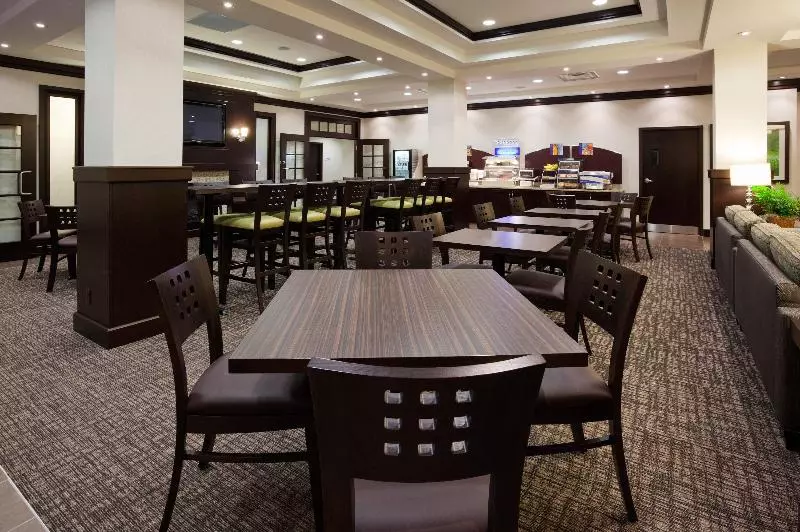 酒店 Holiday Inn Express New Liskeard