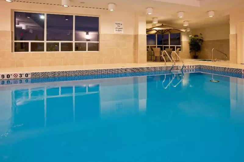 酒店 Holiday Inn Express New Liskeard