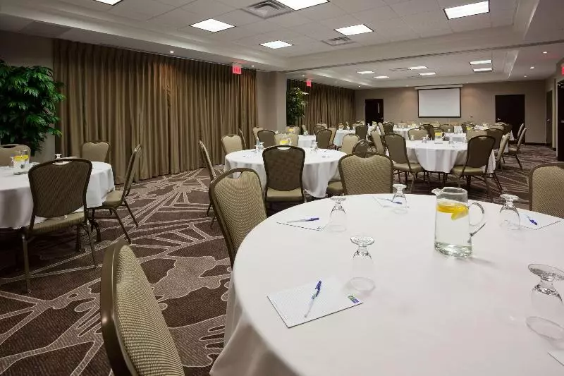 酒店 Holiday Inn Express New Liskeard