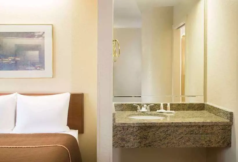 호텔 Travelodge By Wyndham Fort Myers Airport