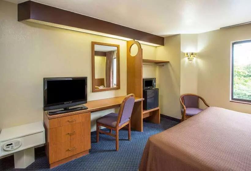 호텔 Travelodge By Wyndham Fort Myers Airport