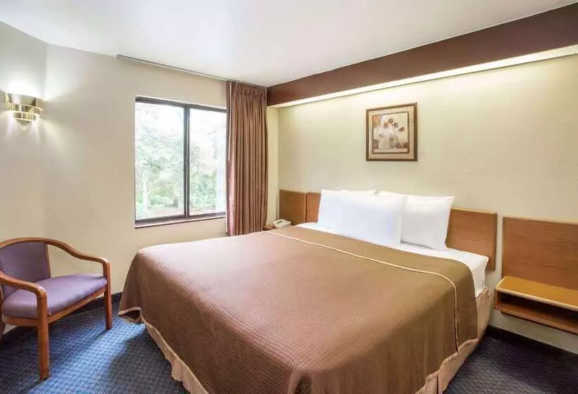 호텔 Travelodge By Wyndham Fort Myers Airport