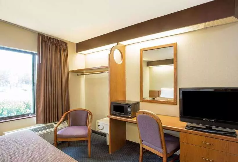 호텔 Travelodge By Wyndham Fort Myers Airport